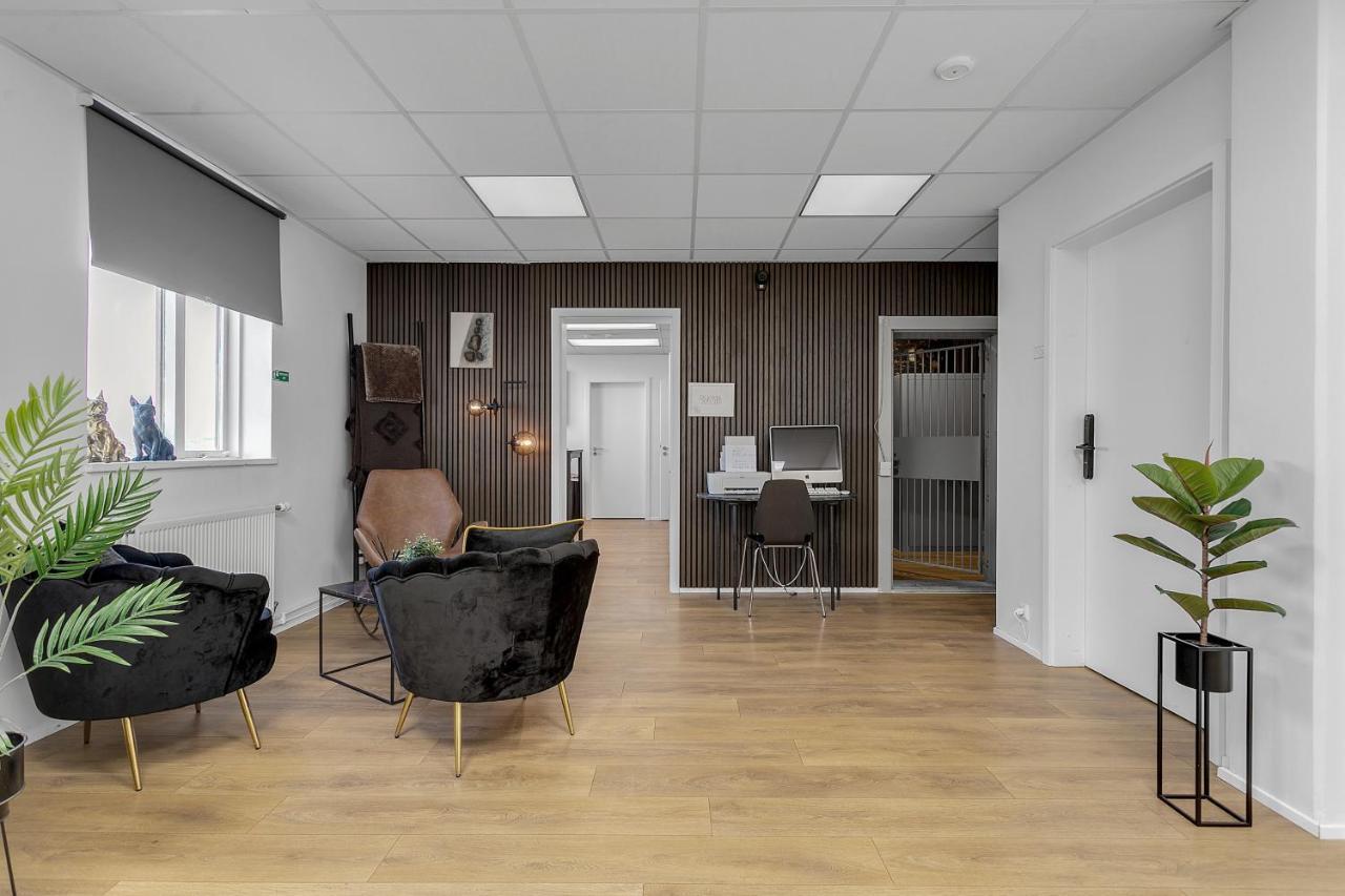 Bank By Kef Airport Gasthof *